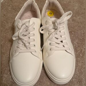JOIE Harvard All-White Lace Up
Sneakers | Sz 9 - Like New
